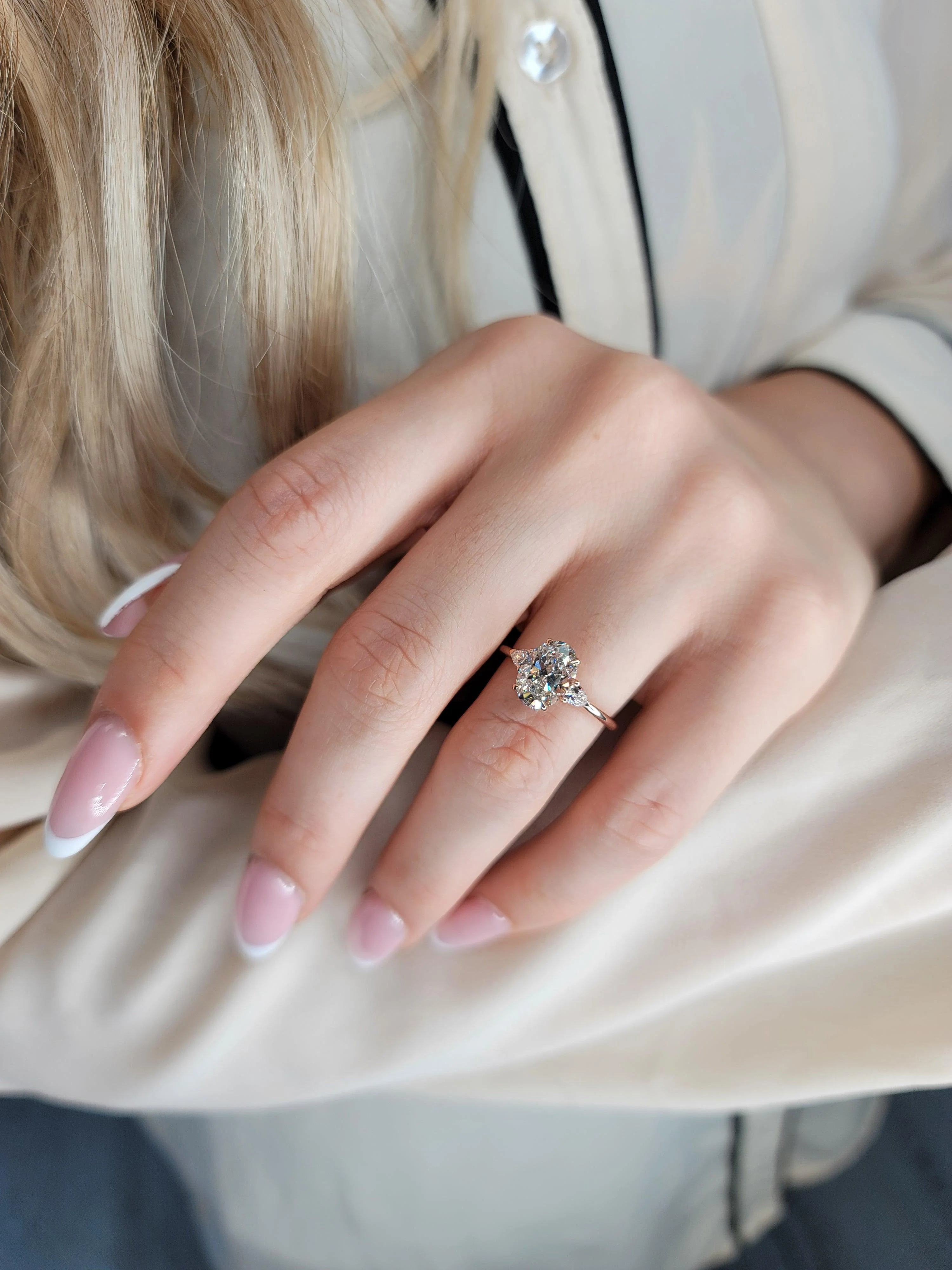 1.72 Carats Lab Grown Oval Cut with Pear Shape Side Stones Diamond Engagement Ring in Rose Gold - Image 4