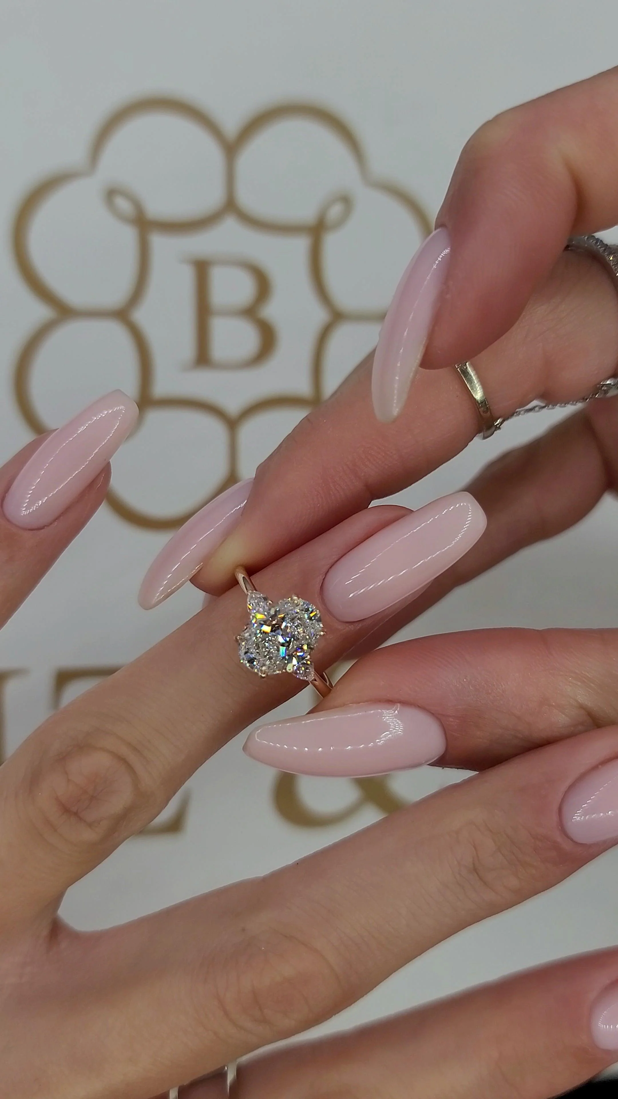 2.35 Carats Lab Grown Oval Cut with Pear Shape Side Stones Diamond Engagement Ring in Rose Gold - Image 4